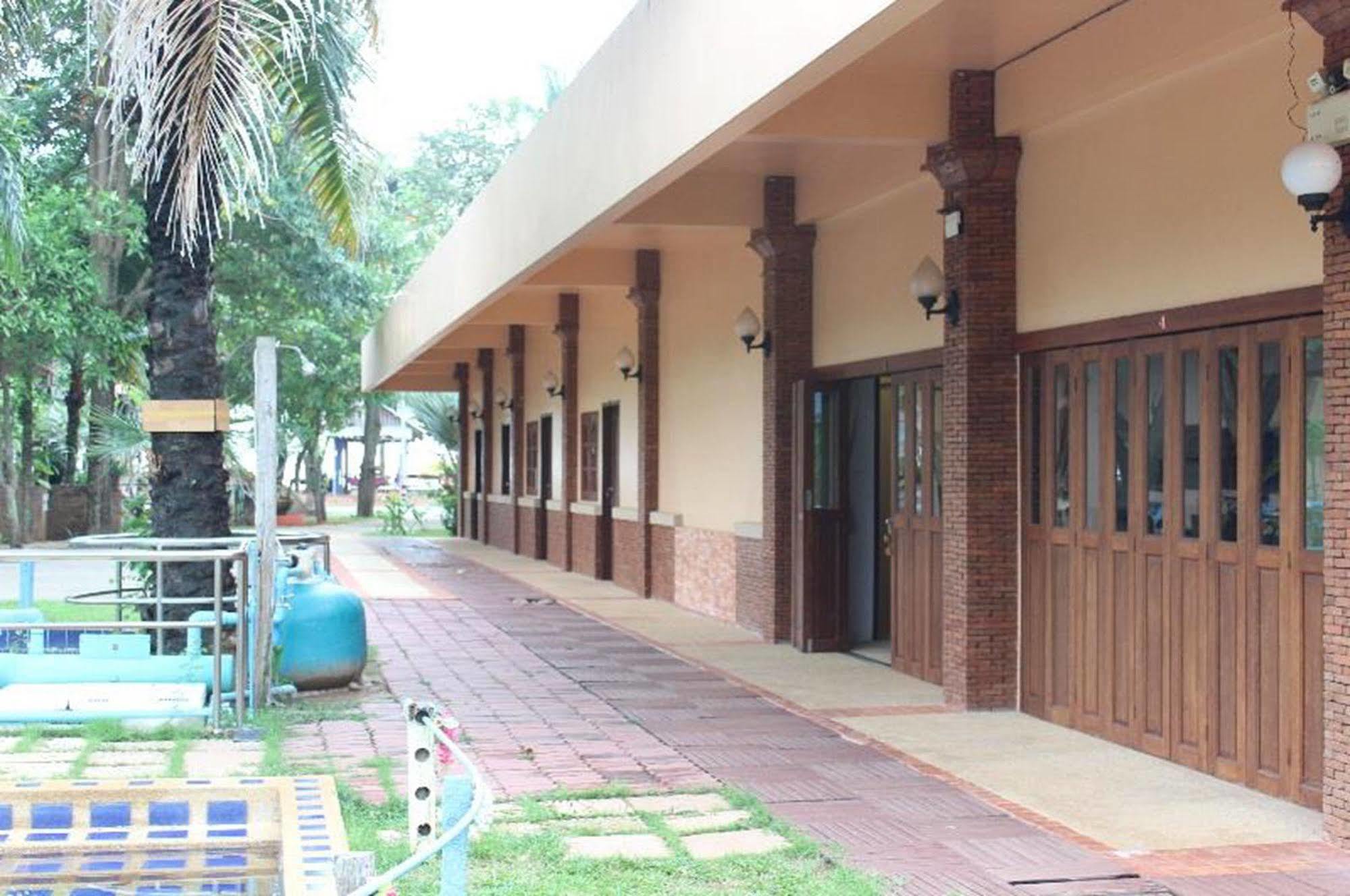 Boom Boom Beach Resort Laem Sing Chanthaburi Buitenkant foto