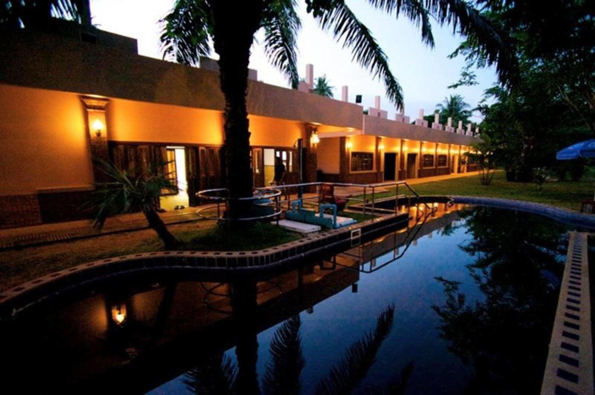 Boom Boom Beach Resort Laem Sing Chanthaburi Buitenkant foto