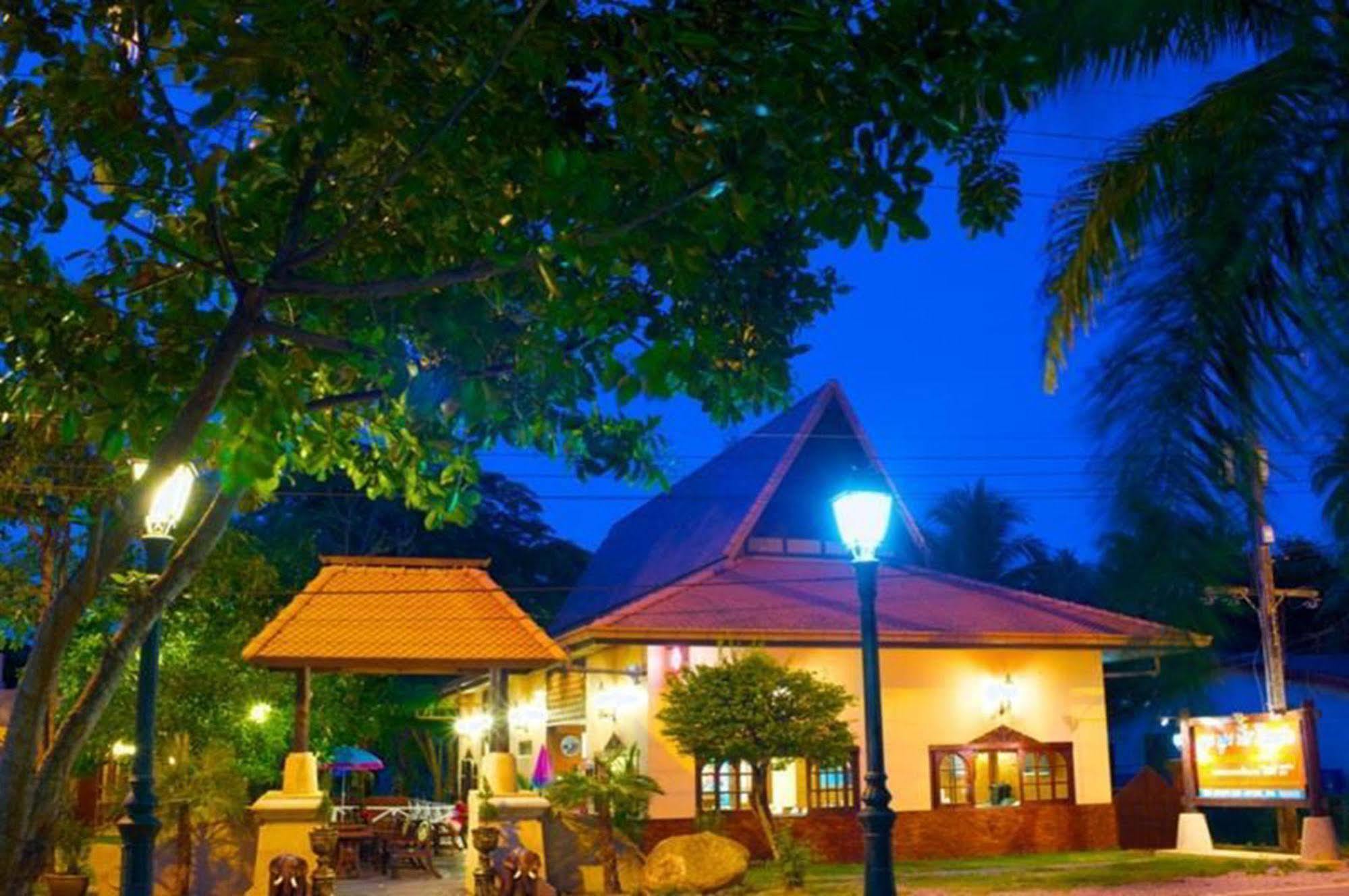 Boom Boom Beach Resort Laem Sing Chanthaburi Buitenkant foto